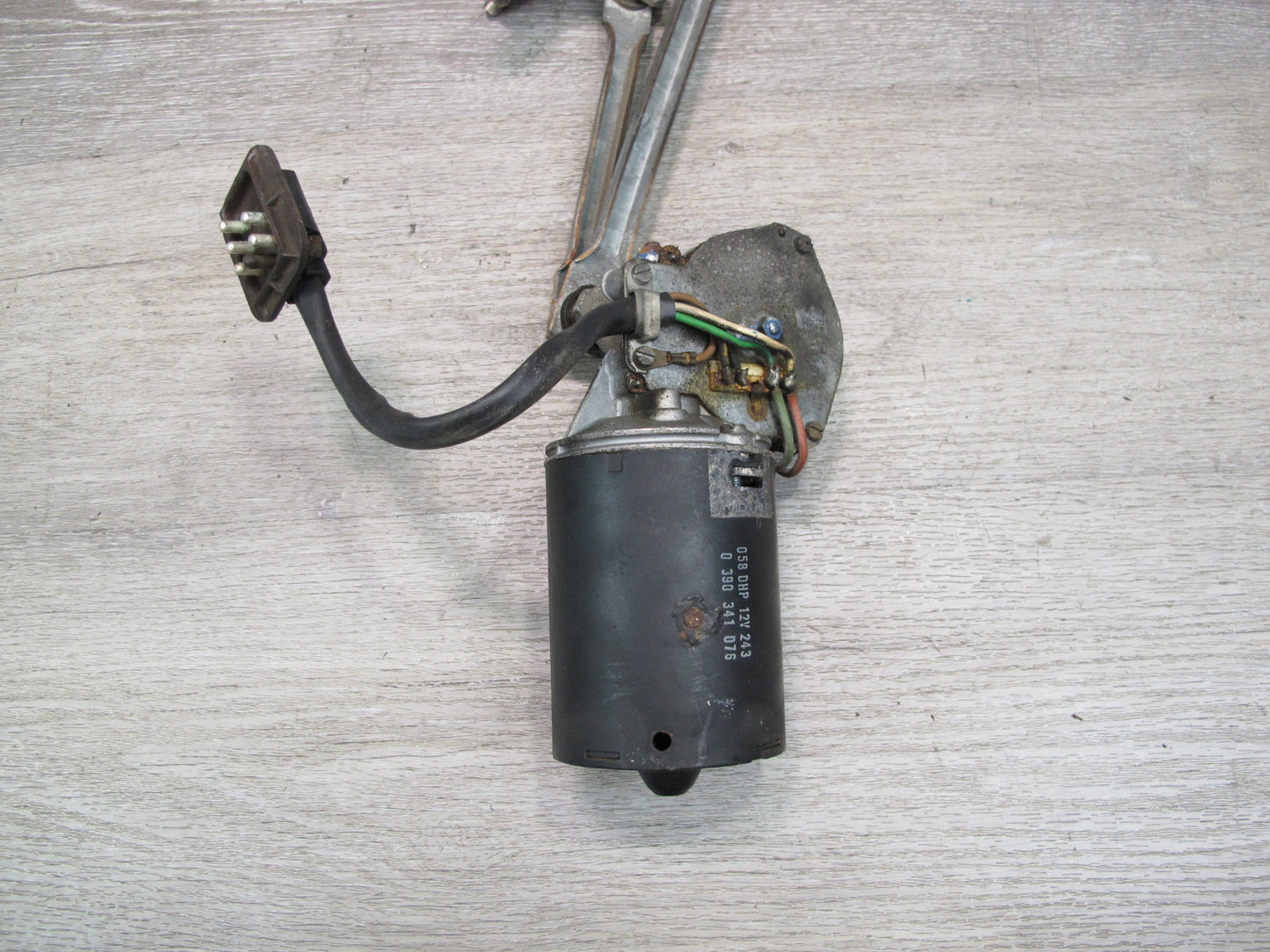 77-85 Mercedes W123 Windshield Wiper Transmission Linkage w Motor OEM