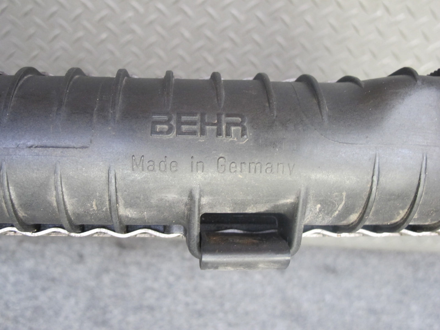 86-91 Mercedes W126 560SEL 560SEC Engine Cooling Radiator OEM