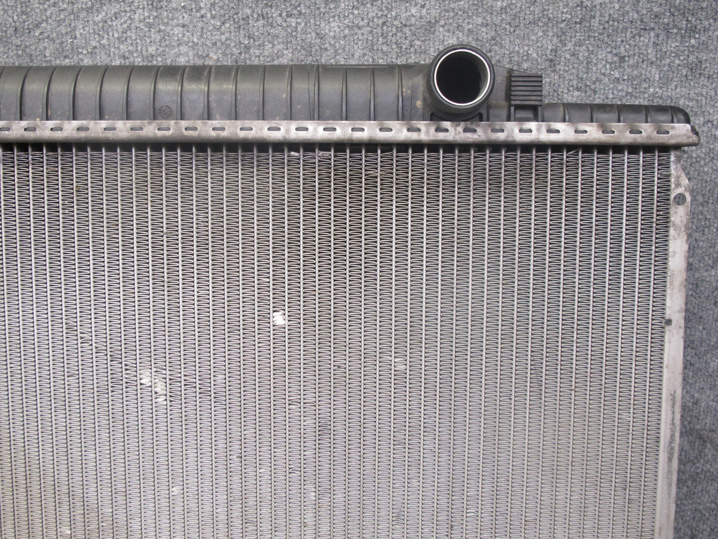 86-91 Mercedes W126 560SEL 560SEC Engine Cooling Radiator OEM
