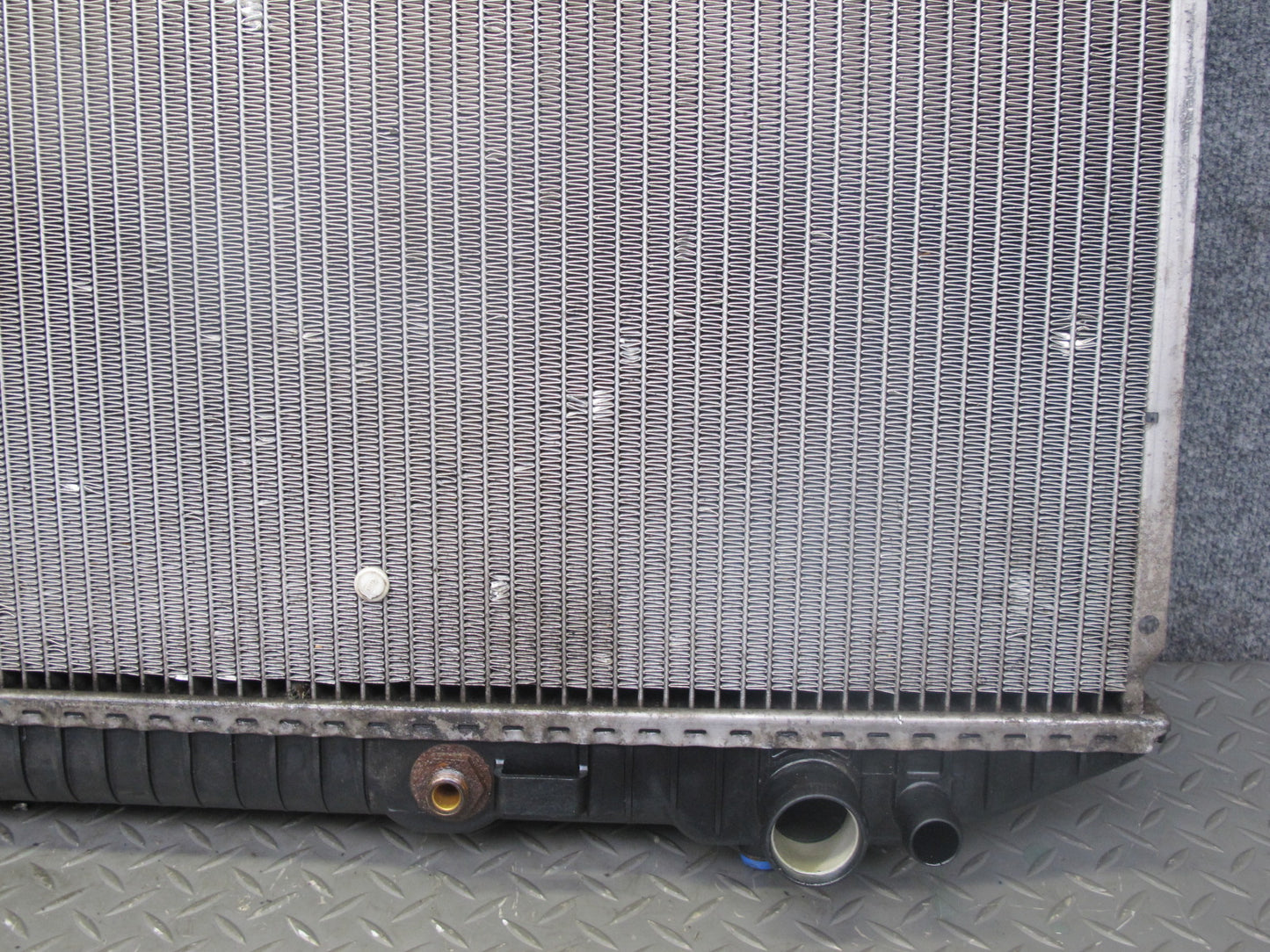 86-91 Mercedes W126 560SEL 560SEC Engine Cooling Radiator OEM