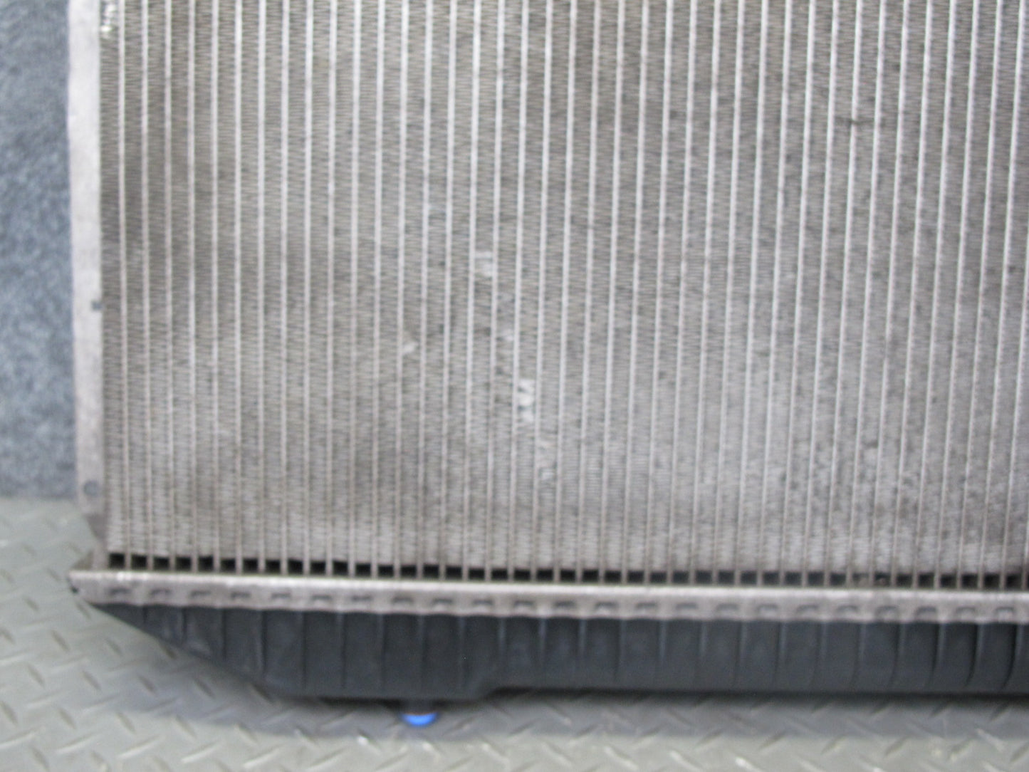 86-91 Mercedes W126 560SEL 560SEC Engine Cooling Radiator OEM
