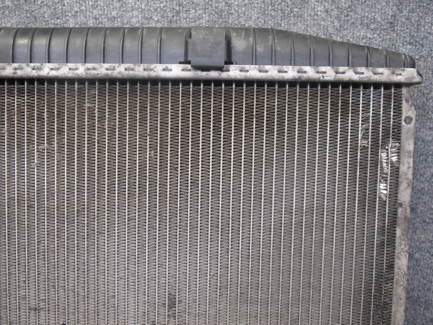 86-91 Mercedes W126 560SEL 560SEC Engine Cooling Radiator OEM
