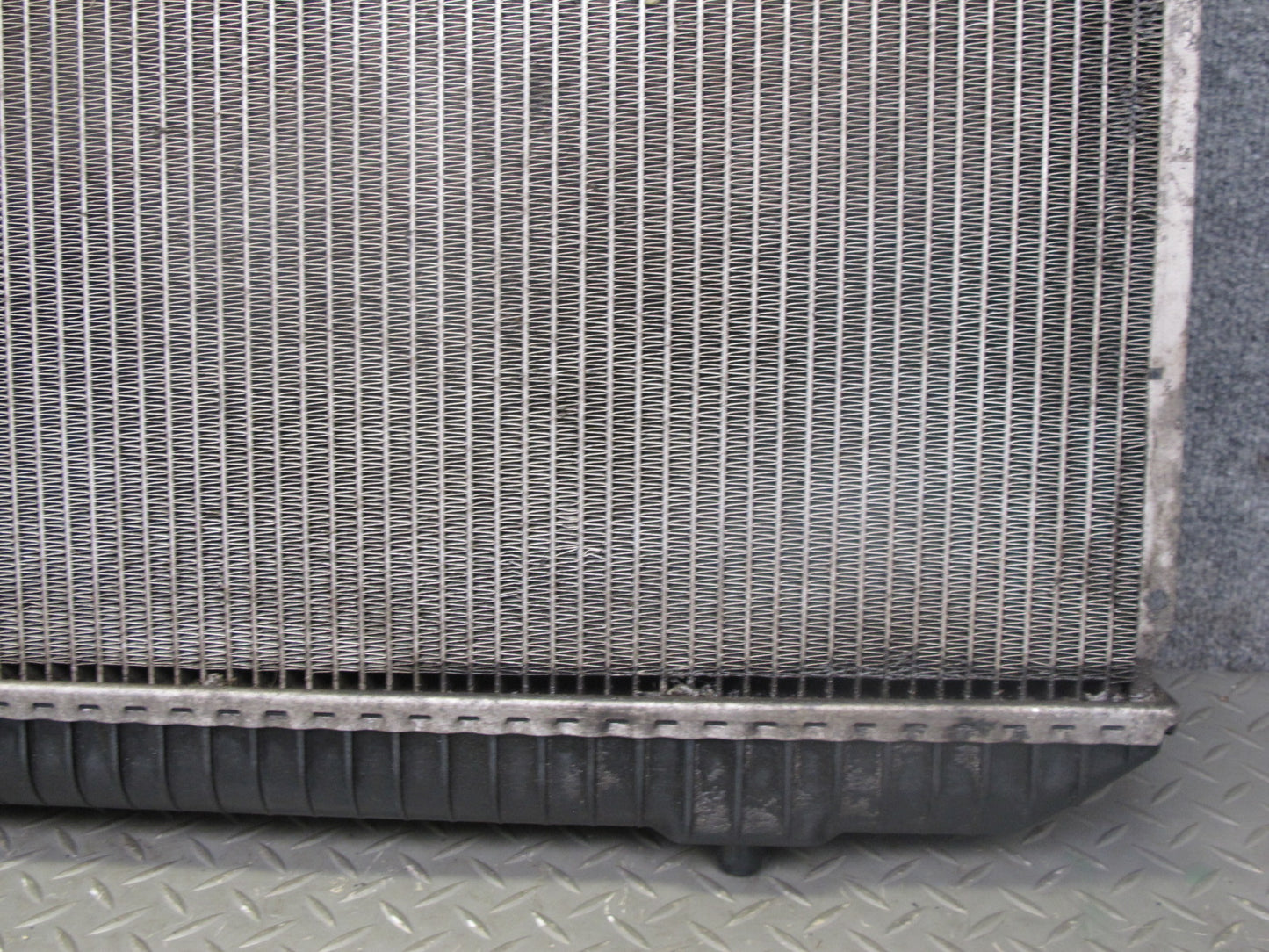 86-91 Mercedes W126 560SEL 560SEC Engine Cooling Radiator OEM