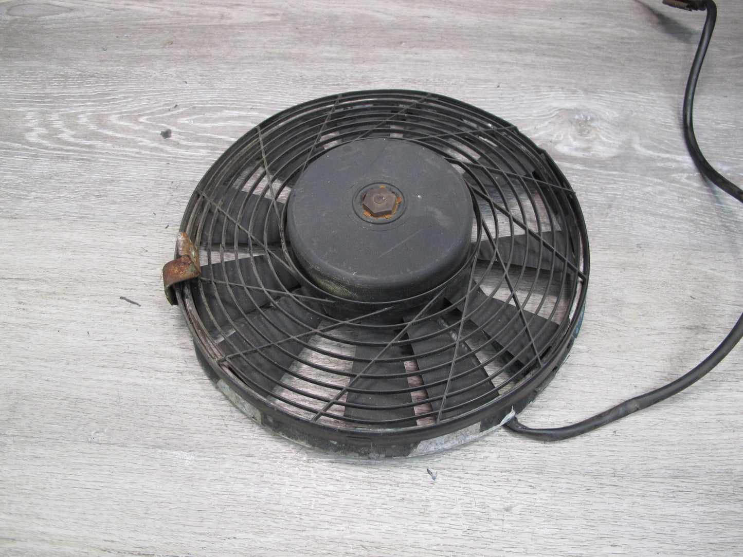 81-85 Mercedes W123 300D Engine Auxiliary AUX Cooling Fan w Blade 0005004893 OEM