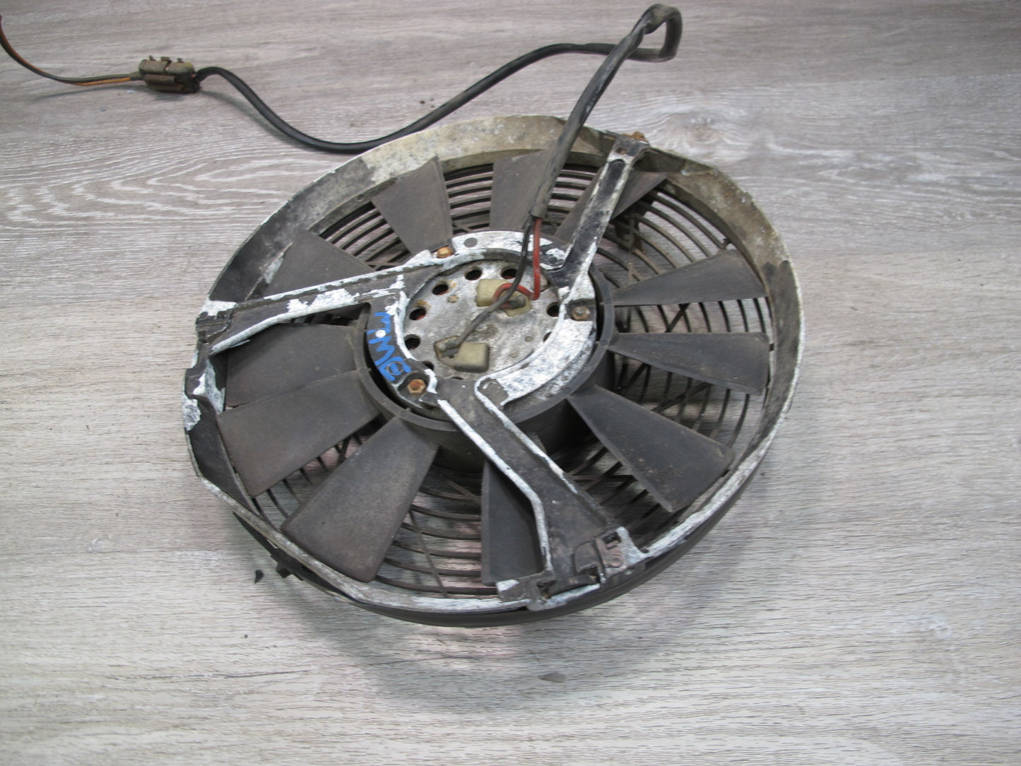 81-85 Mercedes W123 300D Engine Auxiliary AUX Cooling Fan w Blade 0005004893 OEM