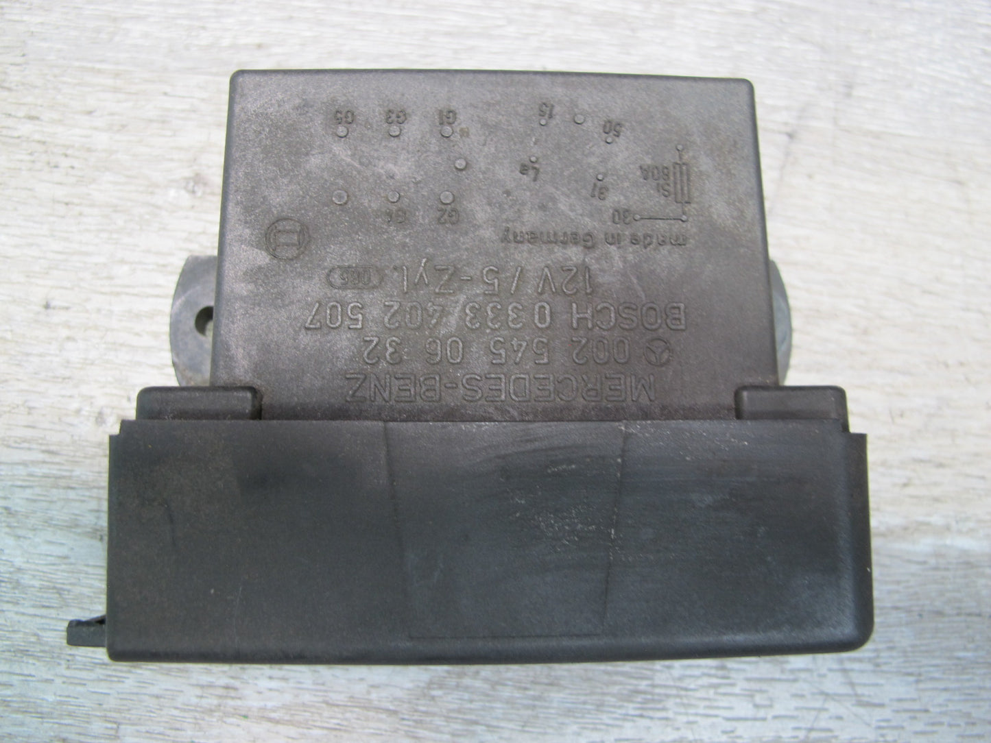 81-85 Mercedes W123 Diesel Glow Plug Relay 0025450632 OEM