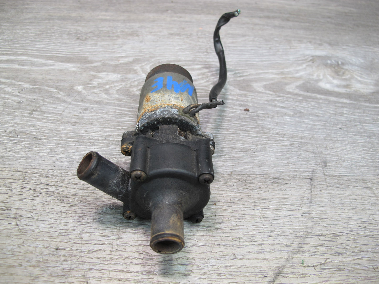 75-85 Mercedes W123 Auxiliary AUX Coolant Water Recirculation Pump OEM