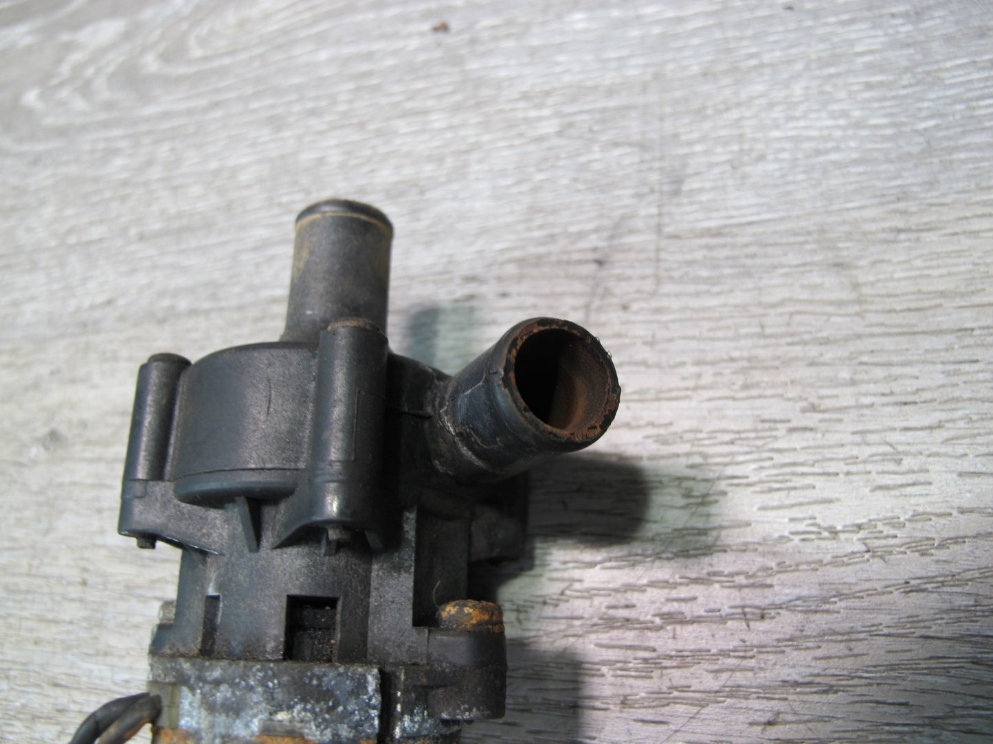 75-85 Mercedes W123 Auxiliary AUX Coolant Water Recirculation Pump OEM