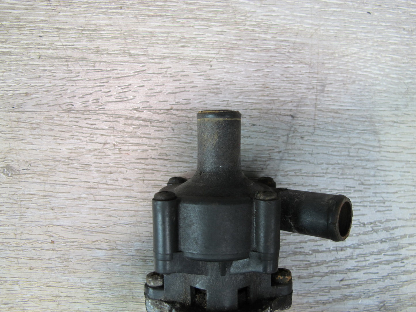 75-85 Mercedes W123 Auxiliary AUX Coolant Water Recirculation Pump OEM