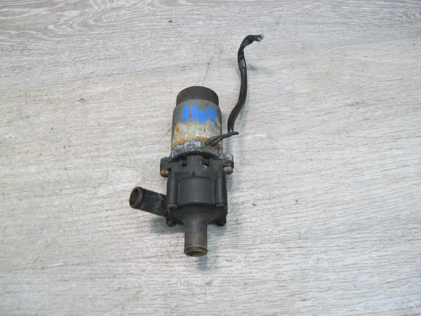 75-85 Mercedes W123 Auxiliary AUX Coolant Water Recirculation Pump OEM