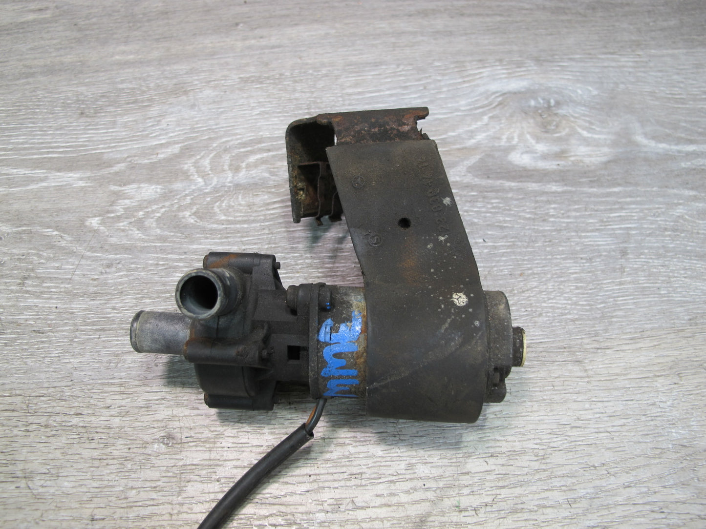 75-85 Mercedes W123 Auxiliary AUX Coolant Water Recirculation Pump OEM