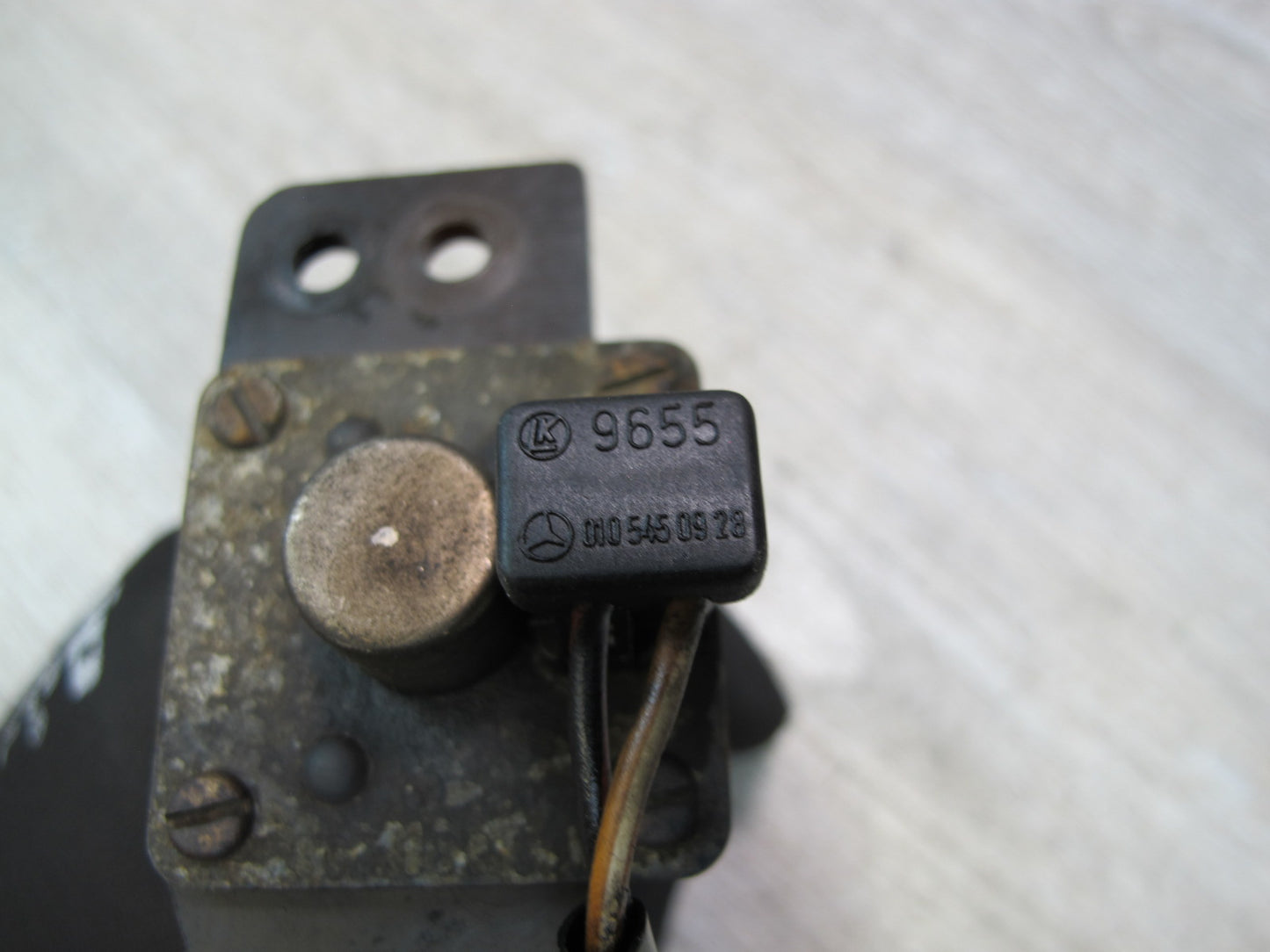 75-85 Mercedes W123 Heater Control Water Valve OEM