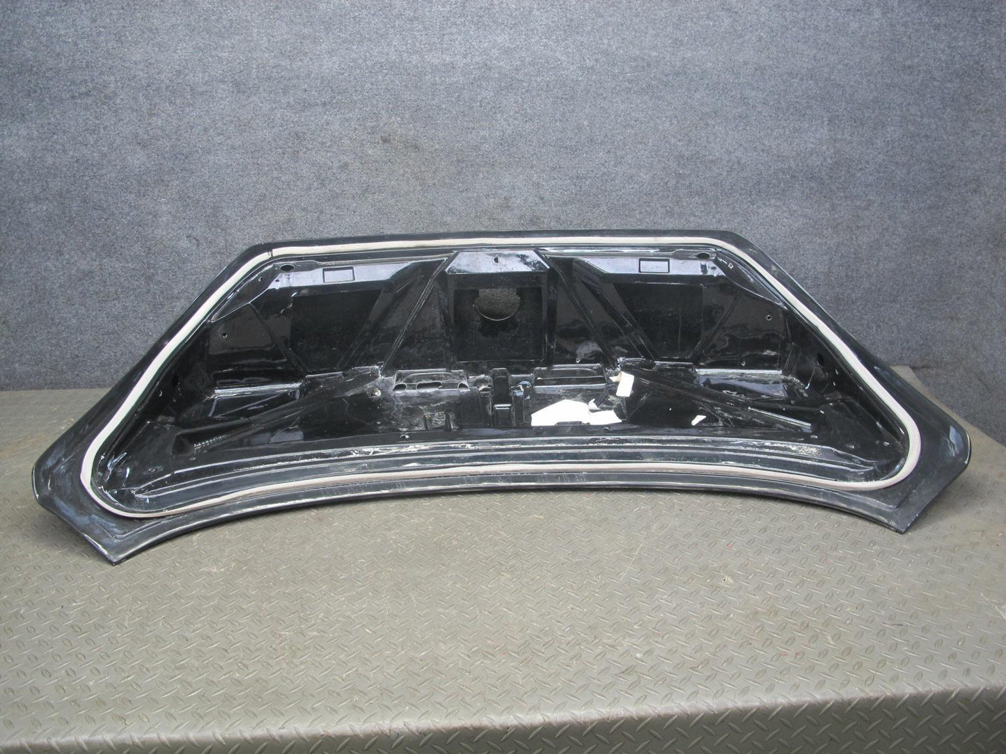 2006-2010 BMW E63 Coupe Aftermarket Rear Trunk Lid Carbon Fiber Panel