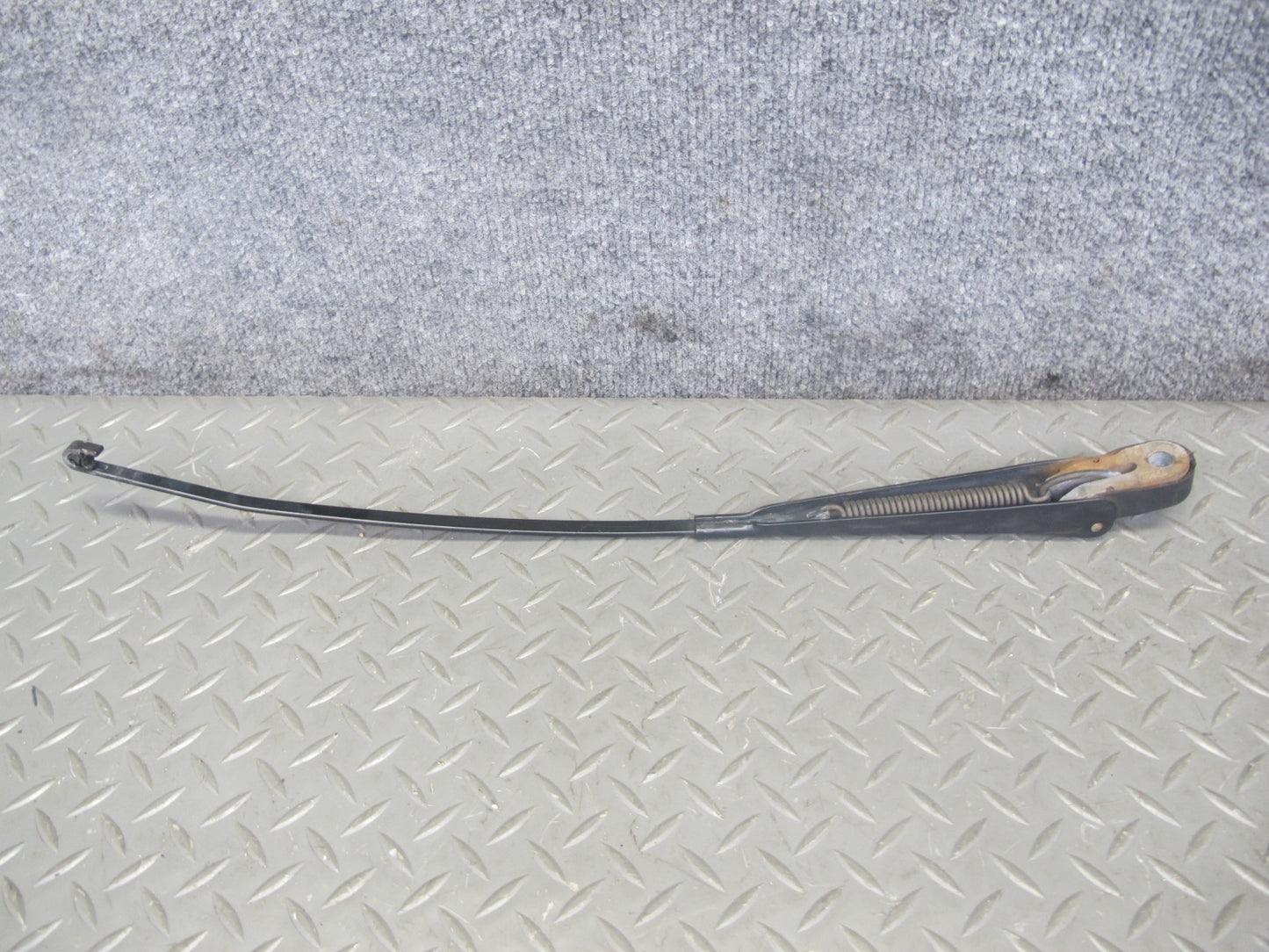86-91 Mercedes W126 Set of 2 Front Left & Right Windshield Wiper Arm OEM