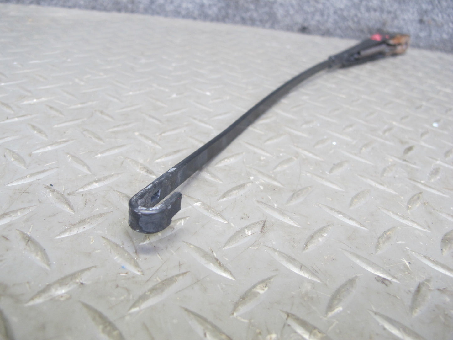 86-91 Mercedes W126 Set of 2 Front Left & Right Windshield Wiper Arm OEM
