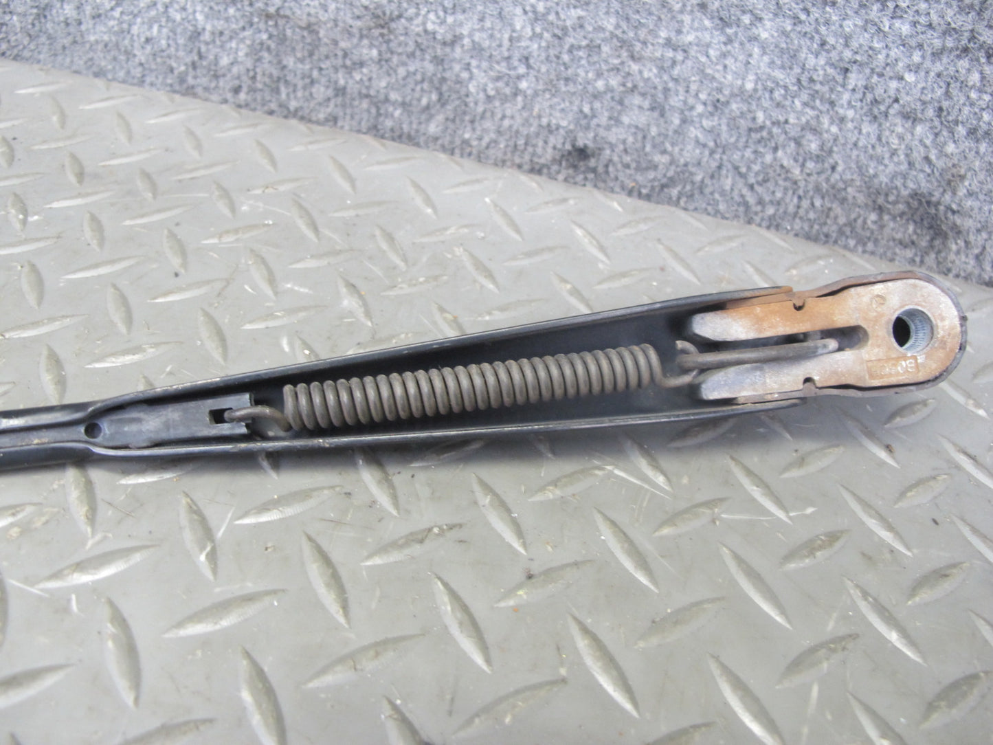 86-91 Mercedes W126 Set of 2 Front Left & Right Windshield Wiper Arm OEM