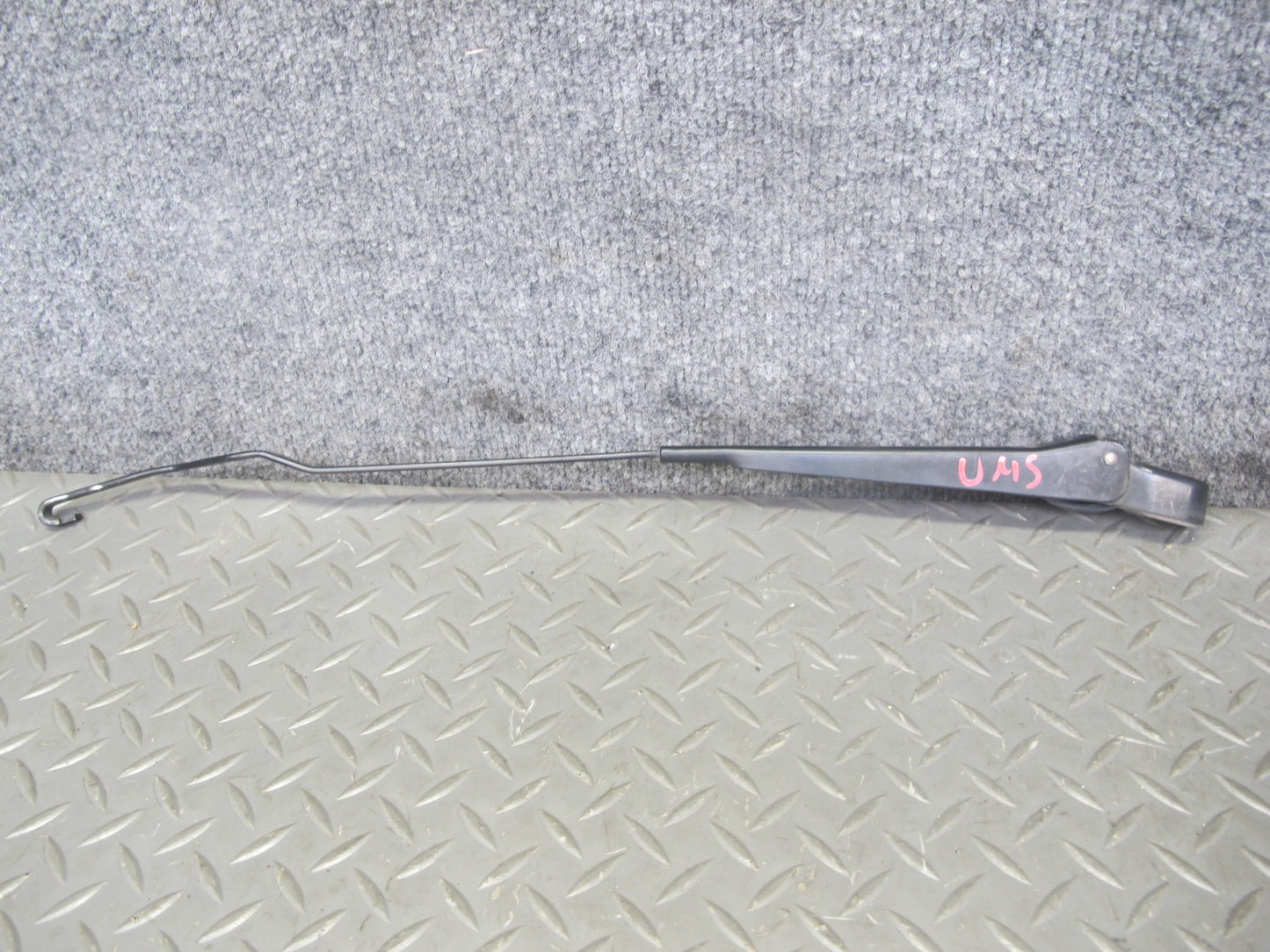 86-91 Mercedes W126 Set of 2 Front Left & Right Windshield Wiper Arm OEM