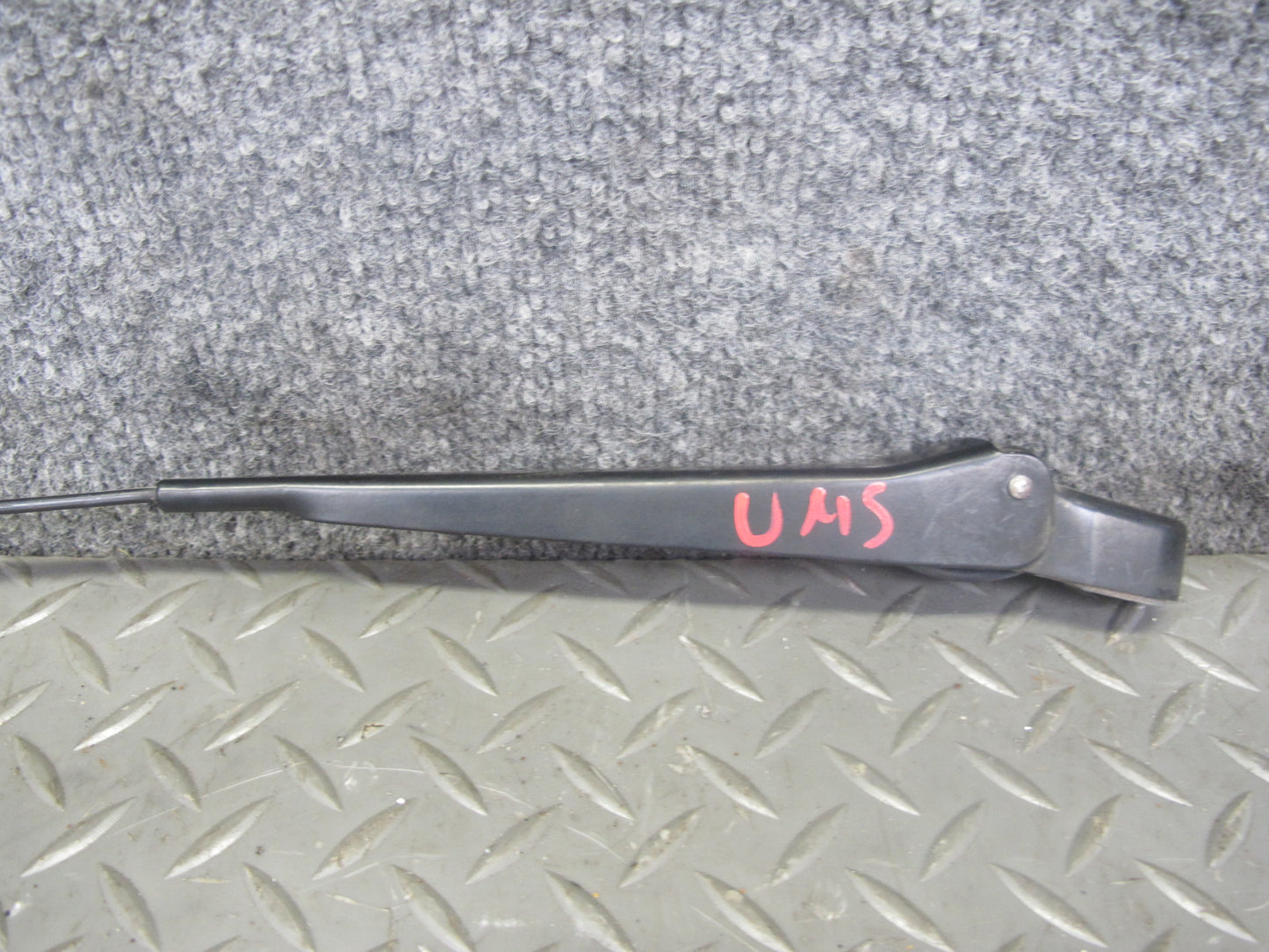 86-91 Mercedes W126 Set of 2 Front Left & Right Windshield Wiper Arm OEM