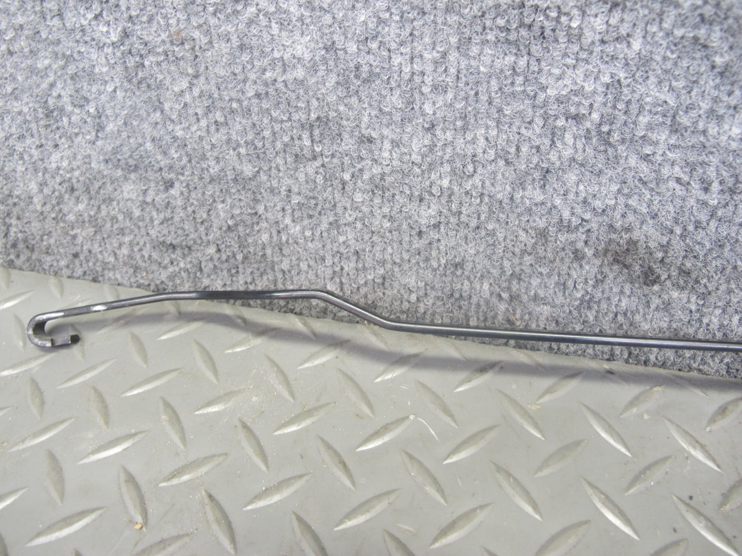 86-91 Mercedes W126 Set of 2 Front Left & Right Windshield Wiper Arm OEM
