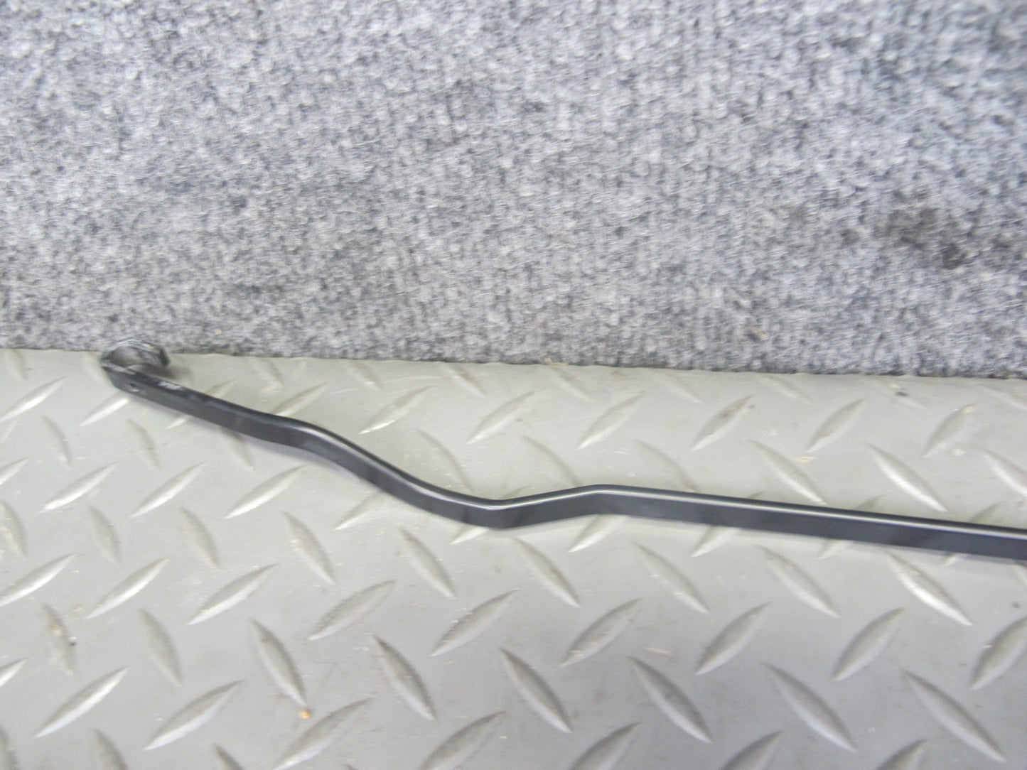 86-91 Mercedes W126 Set of 2 Front Left & Right Windshield Wiper Arm OEM