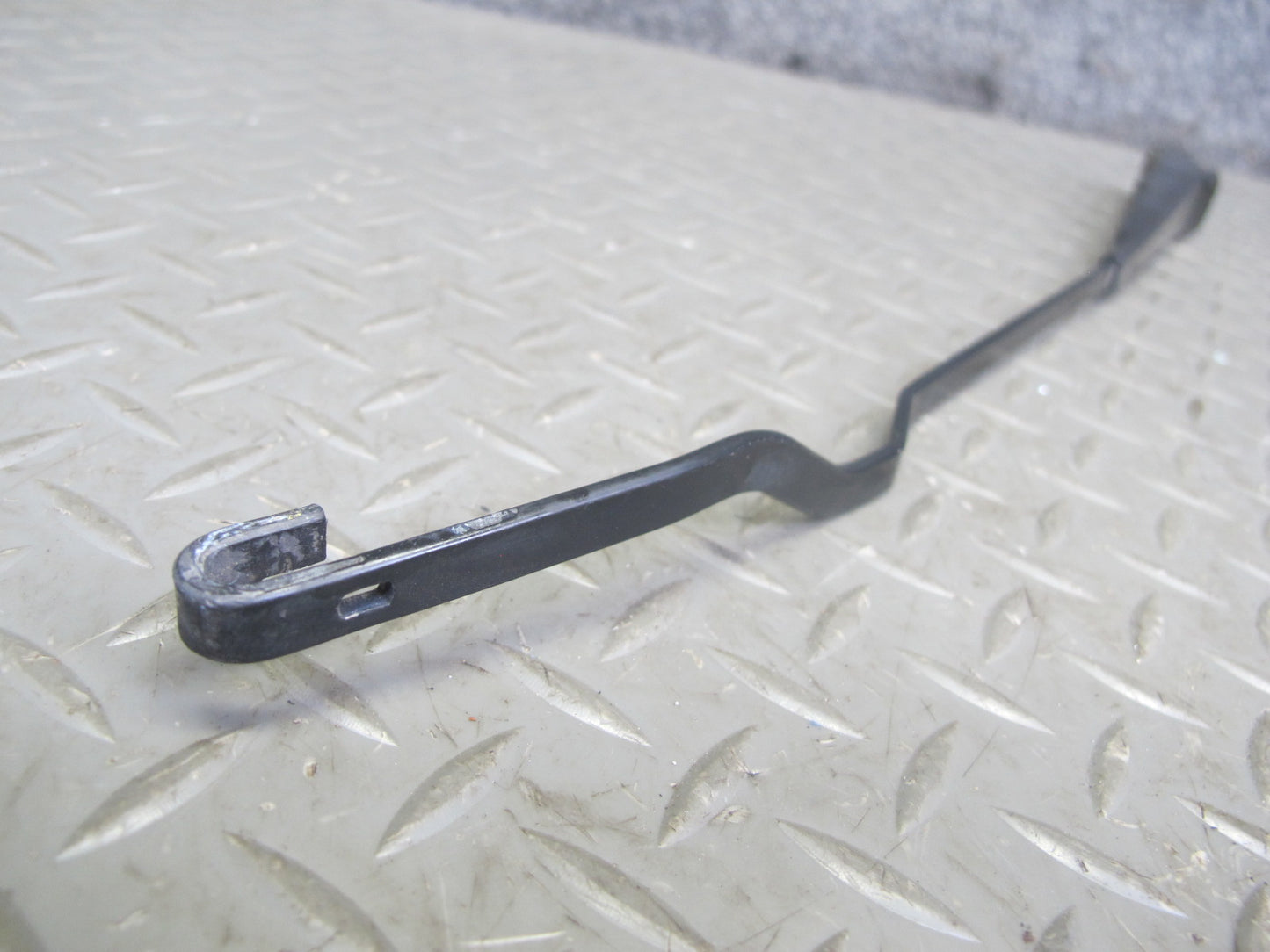 86-91 Mercedes W126 Set of 2 Front Left & Right Windshield Wiper Arm OEM
