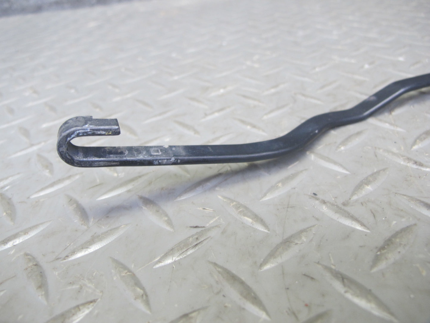 86-91 Mercedes W126 Set of 2 Front Left & Right Windshield Wiper Arm OEM