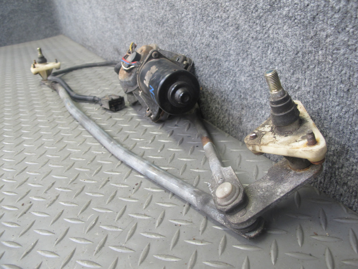 90-96 Nissan Z32 300ZX 2+0 Windshield Wiper Transmission Linkage w Motor OEM