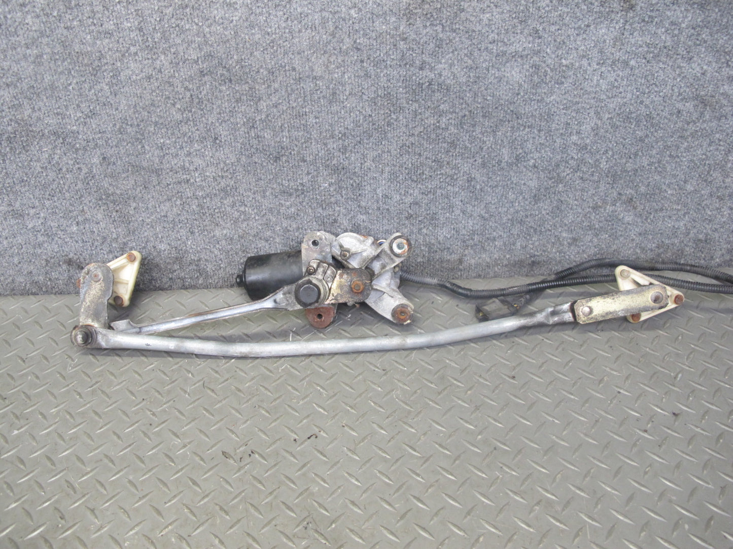 90-96 Nissan Z32 300ZX 2+0 Windshield Wiper Transmission Linkage w Motor OEM