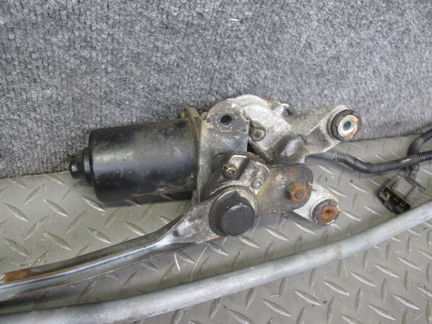 90-96 Nissan Z32 300ZX 2+0 Windshield Wiper Transmission Linkage w Motor OEM