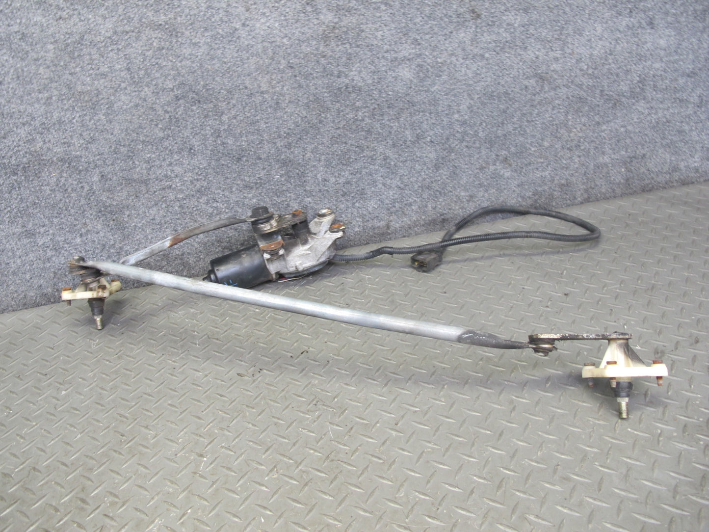 90-96 Nissan Z32 300ZX 2+0 Windshield Wiper Transmission Linkage w Motor OEM