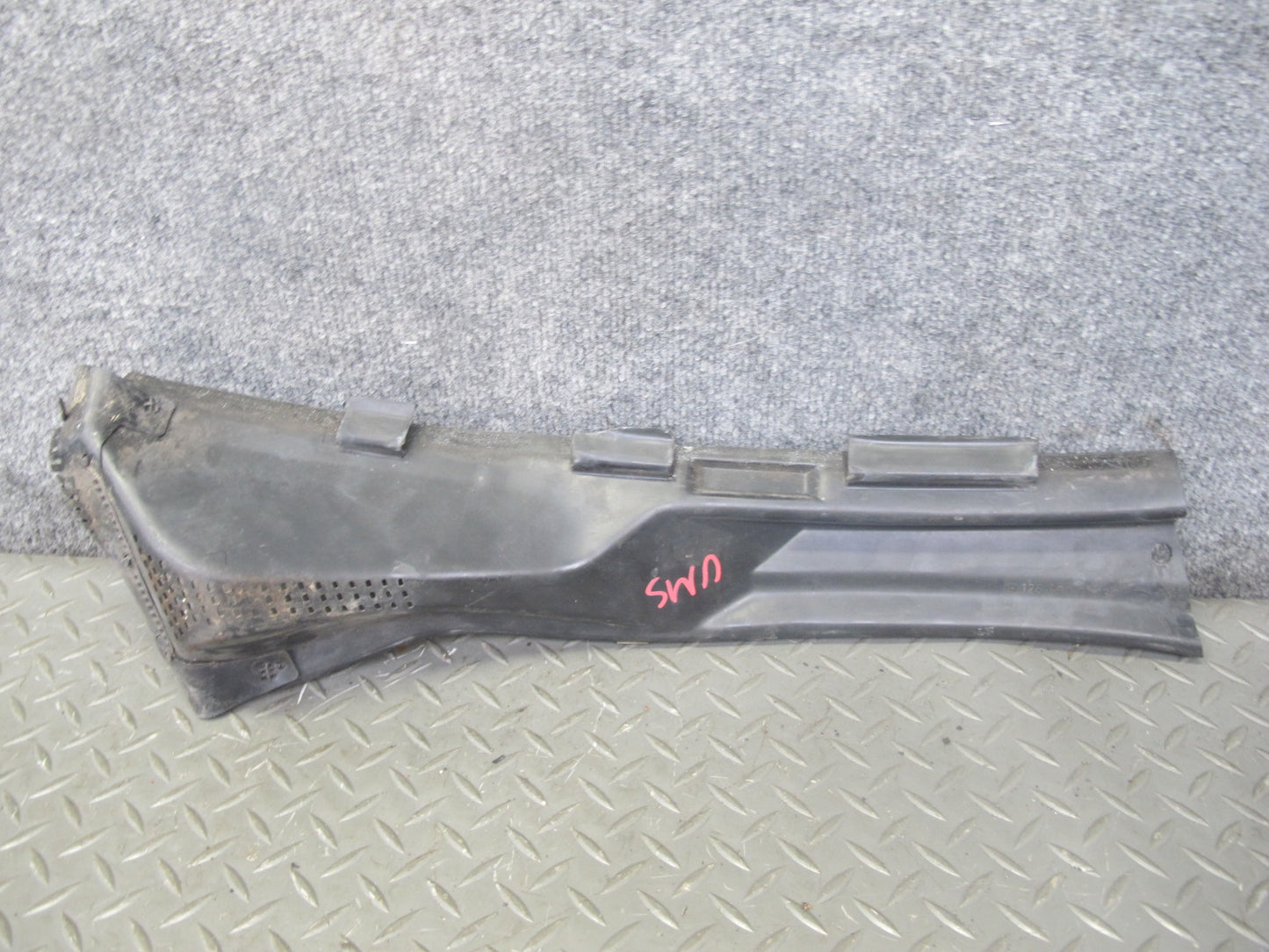 86-91 Mercedes W126 Set of 2 Front Windshield Cowl Vent Trim Cover Panel OEM
