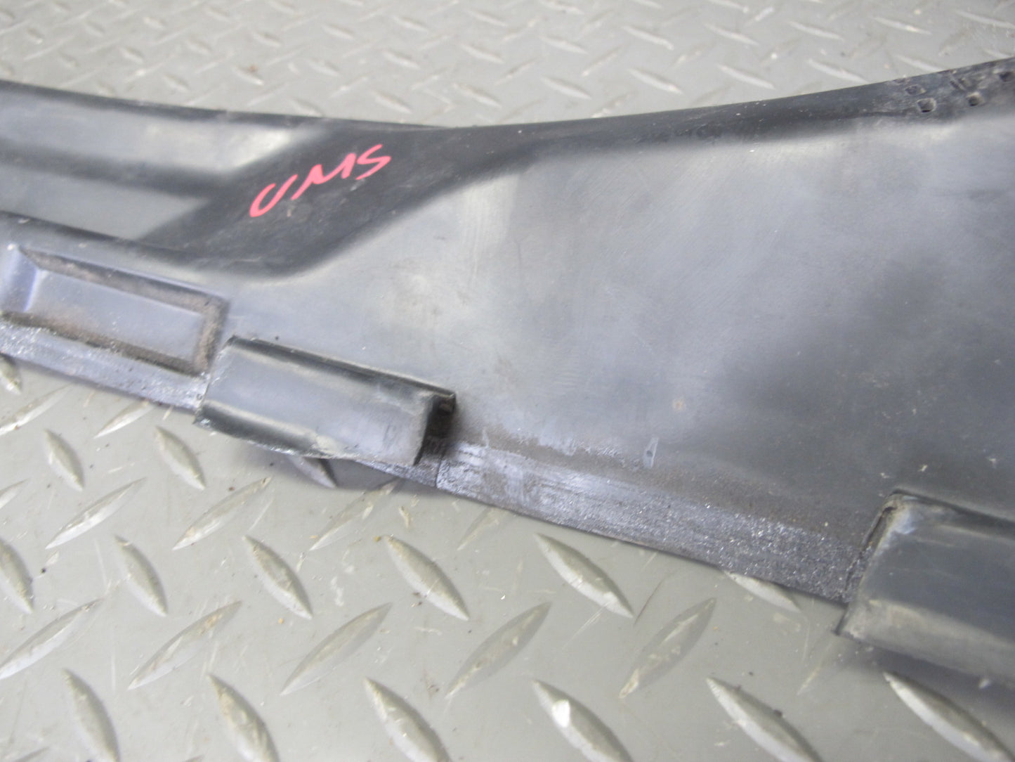 86-91 Mercedes W126 Set of 2 Front Windshield Cowl Vent Trim Cover Panel OEM