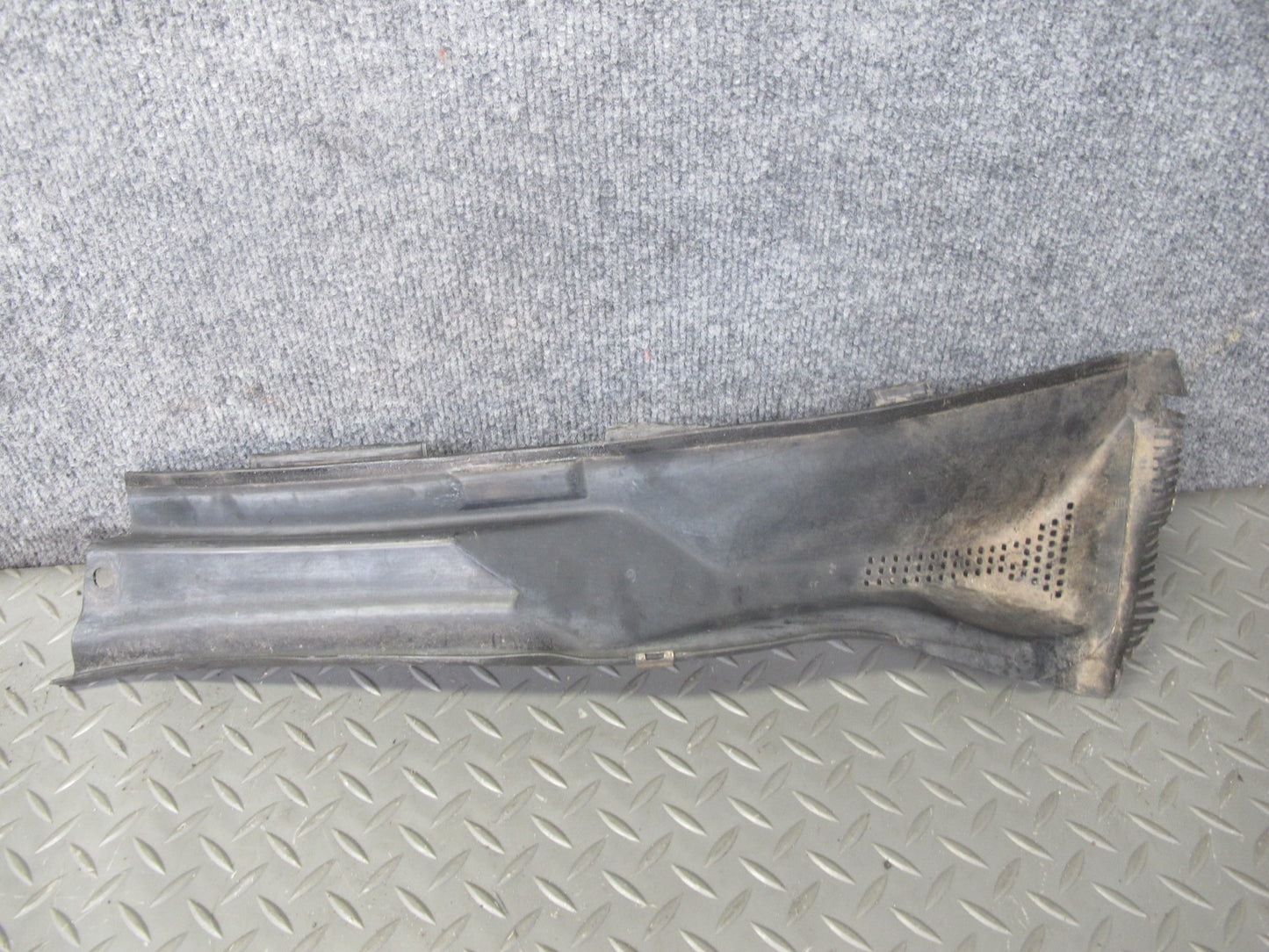 86-91 Mercedes W126 Set of 2 Front Windshield Cowl Vent Trim Cover Panel OEM