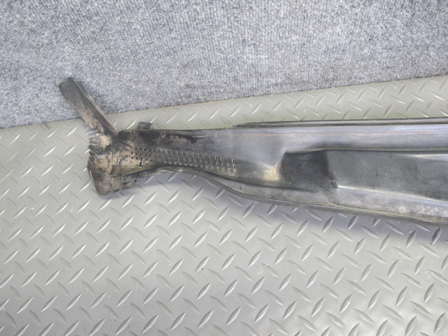 86-91 Mercedes W126 Set of 2 Front Windshield Cowl Vent Trim Cover Panel OEM