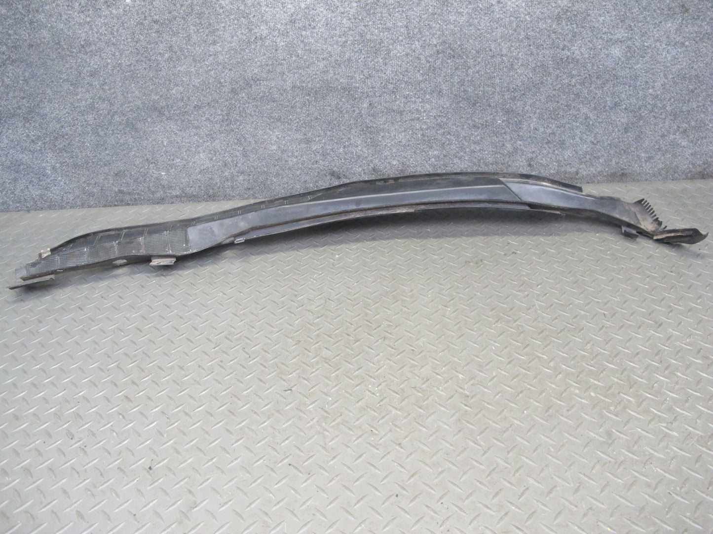 86-91 Mercedes W126 Set of 2 Front Windshield Cowl Vent Trim Cover Panel OEM