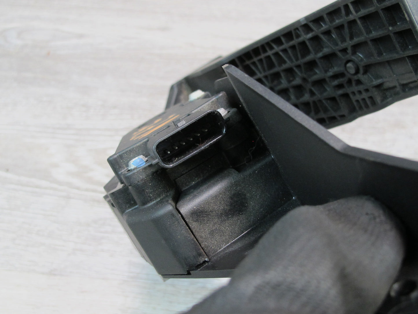 09-20 Nissan Z34 370Z Base Gas Accelerator Throttle Pedal 18002-1NC0A OEM