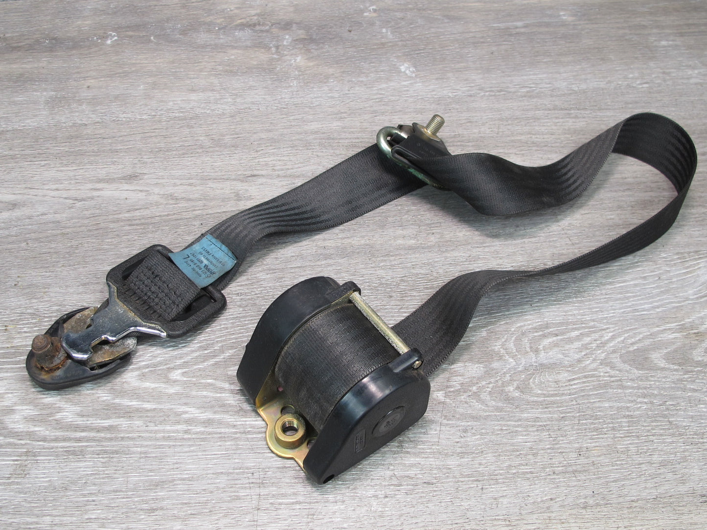 1982 MERCEDES W123 300D FRONT & REAR SEATBELT RETRACTOR W/ BUCKLE SET OEM