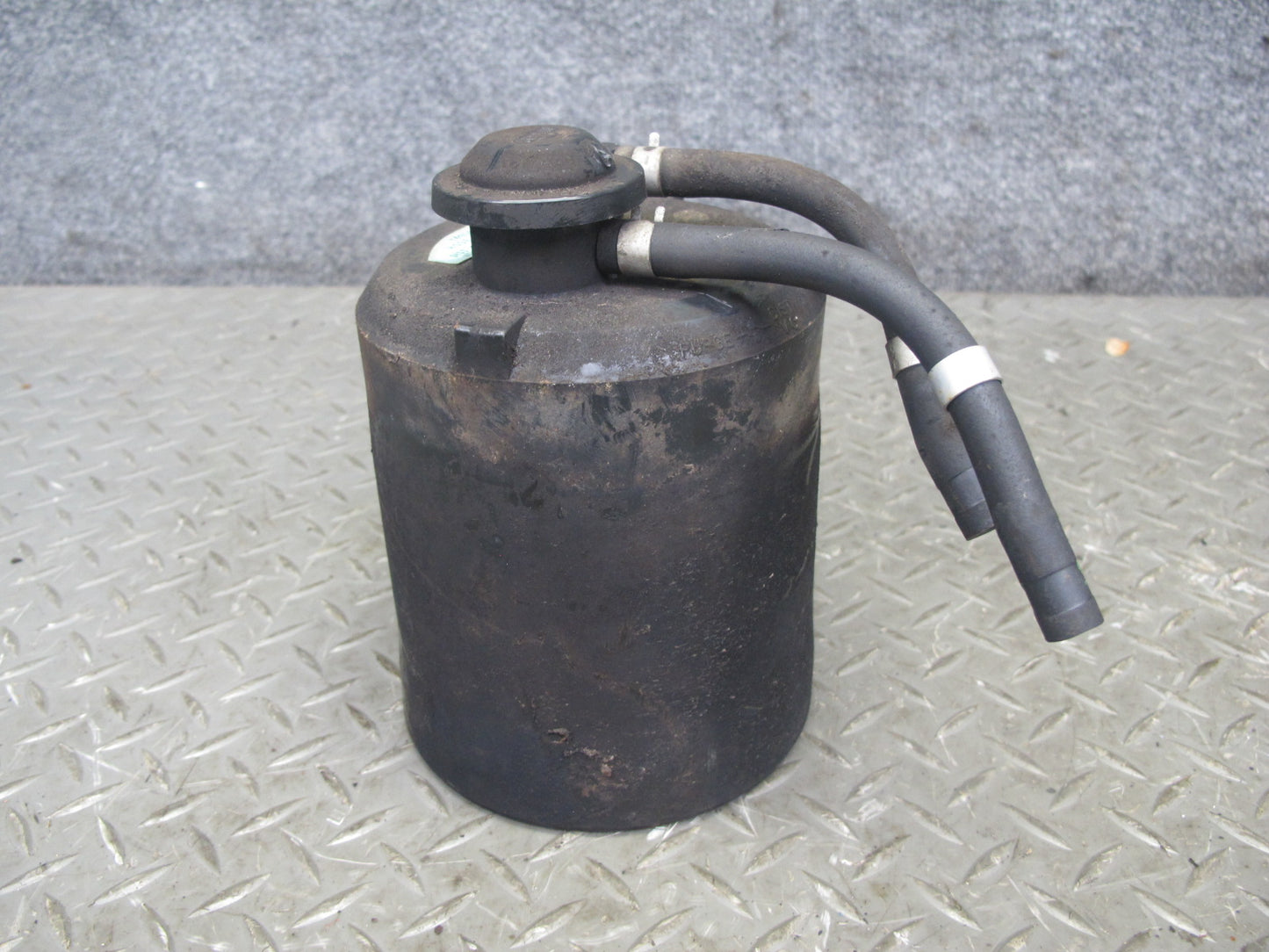 90-95 Nissan 300ZX Z32 NA Fuel Evap Vapor Charcoal Canister 14950-30P01 OEM