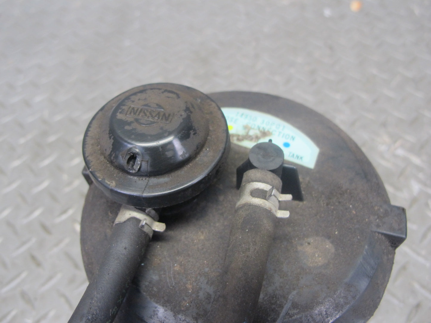 90-95 Nissan 300ZX Z32 NA Fuel Evap Vapor Charcoal Canister 14950-30P01 OEM