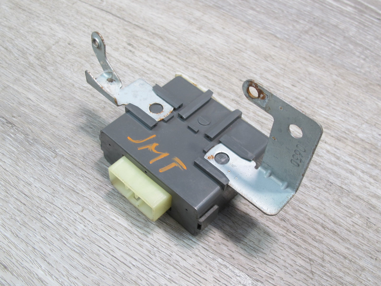 91-99 Mitsubishi 3000GT Antenna Relay Control Module MB627959 OEM