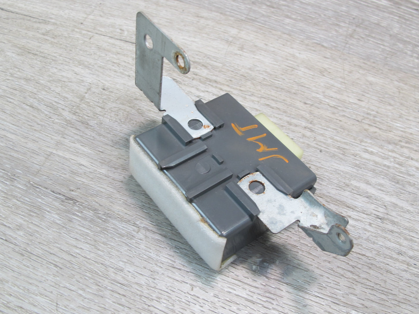 91-99 Mitsubishi 3000GT Antenna Relay Control Module MB627959 OEM