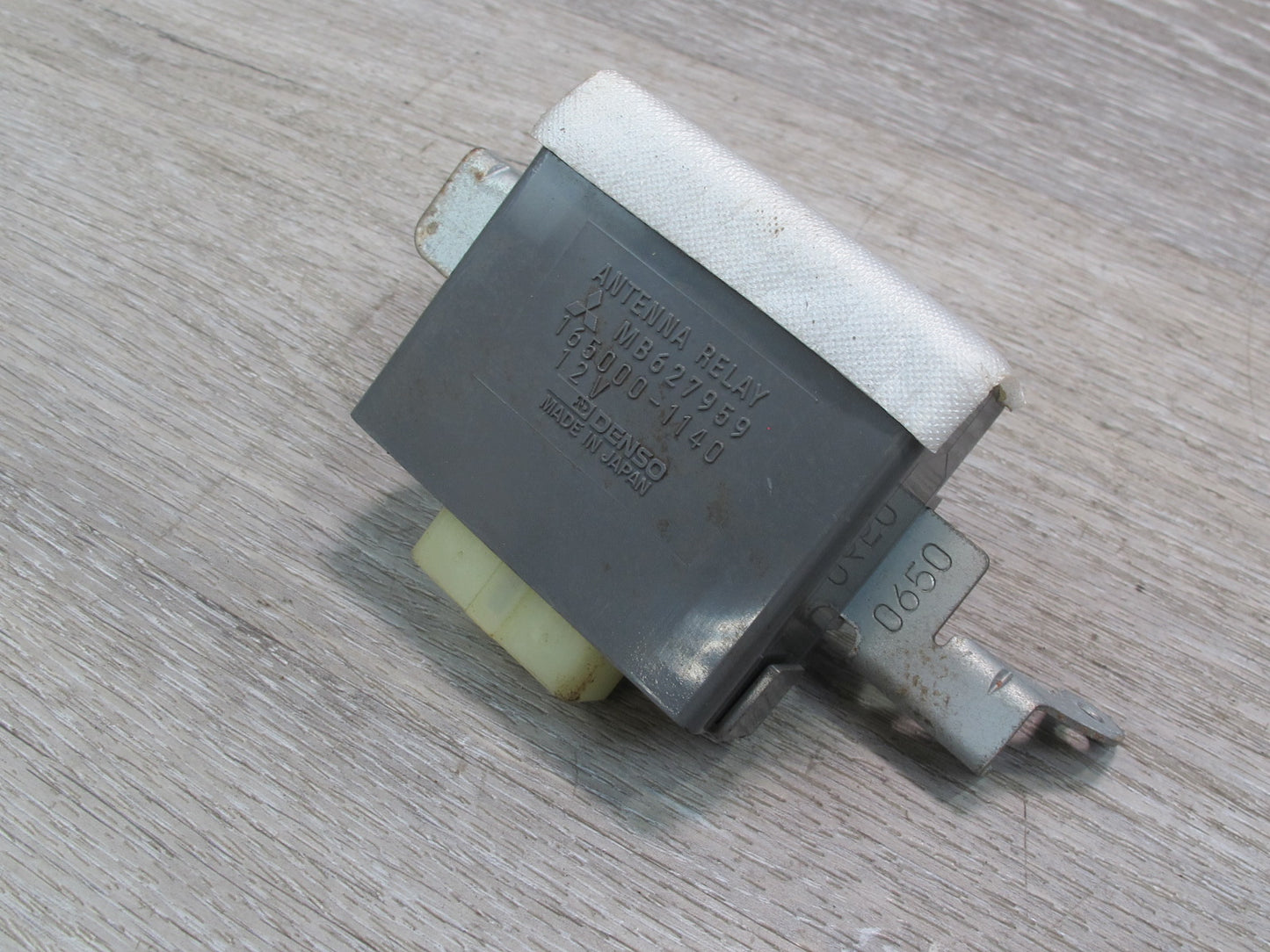 91-99 Mitsubishi 3000GT Antenna Relay Control Module MB627959 OEM