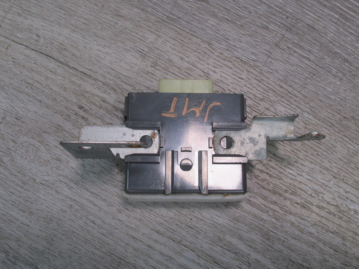 91-99 Mitsubishi 3000GT Antenna Relay Control Module MB627959 OEM
