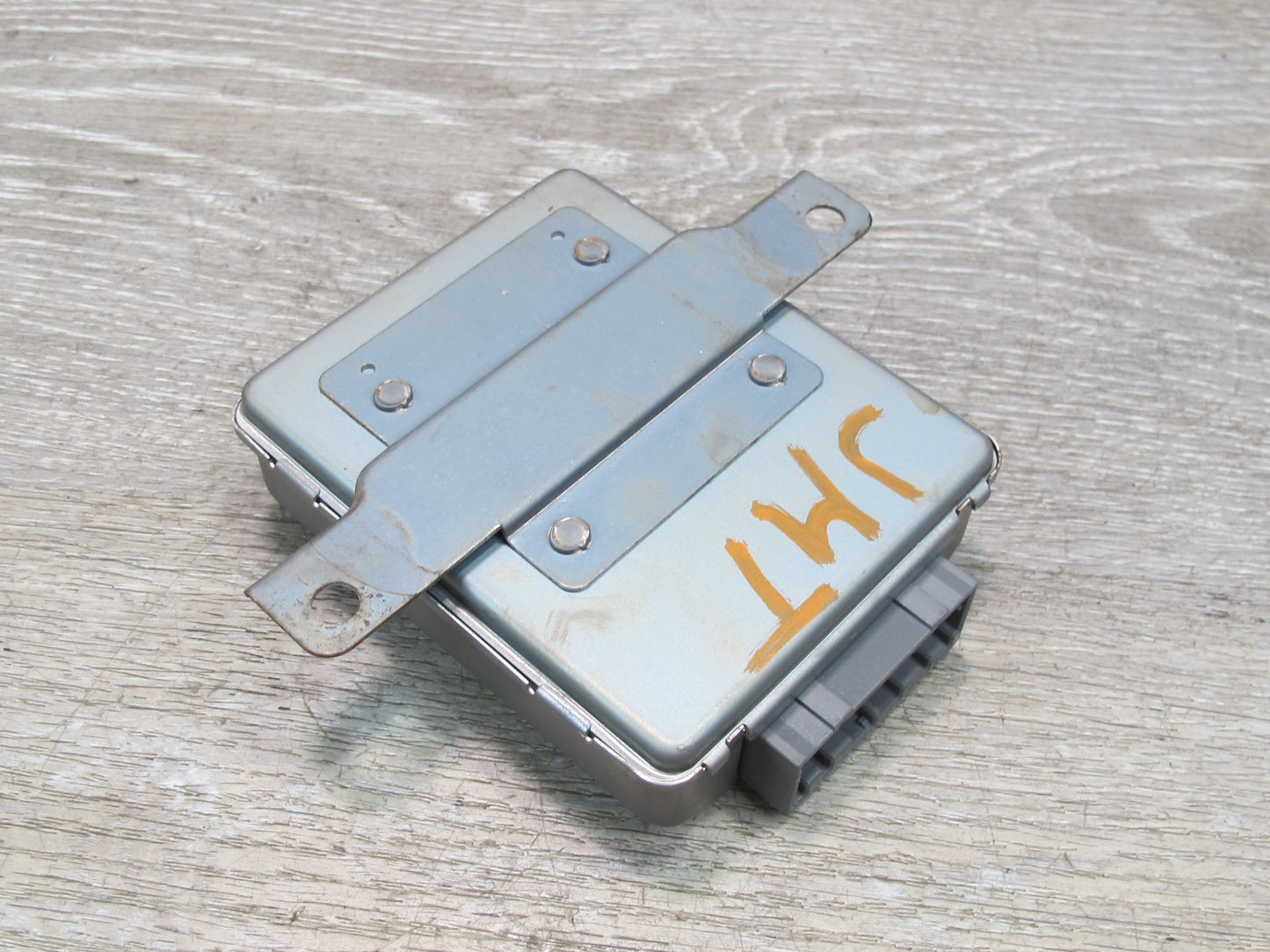 91-92 Mitsubishi 3000GT Cruise Control Module  MB852999 OEM
