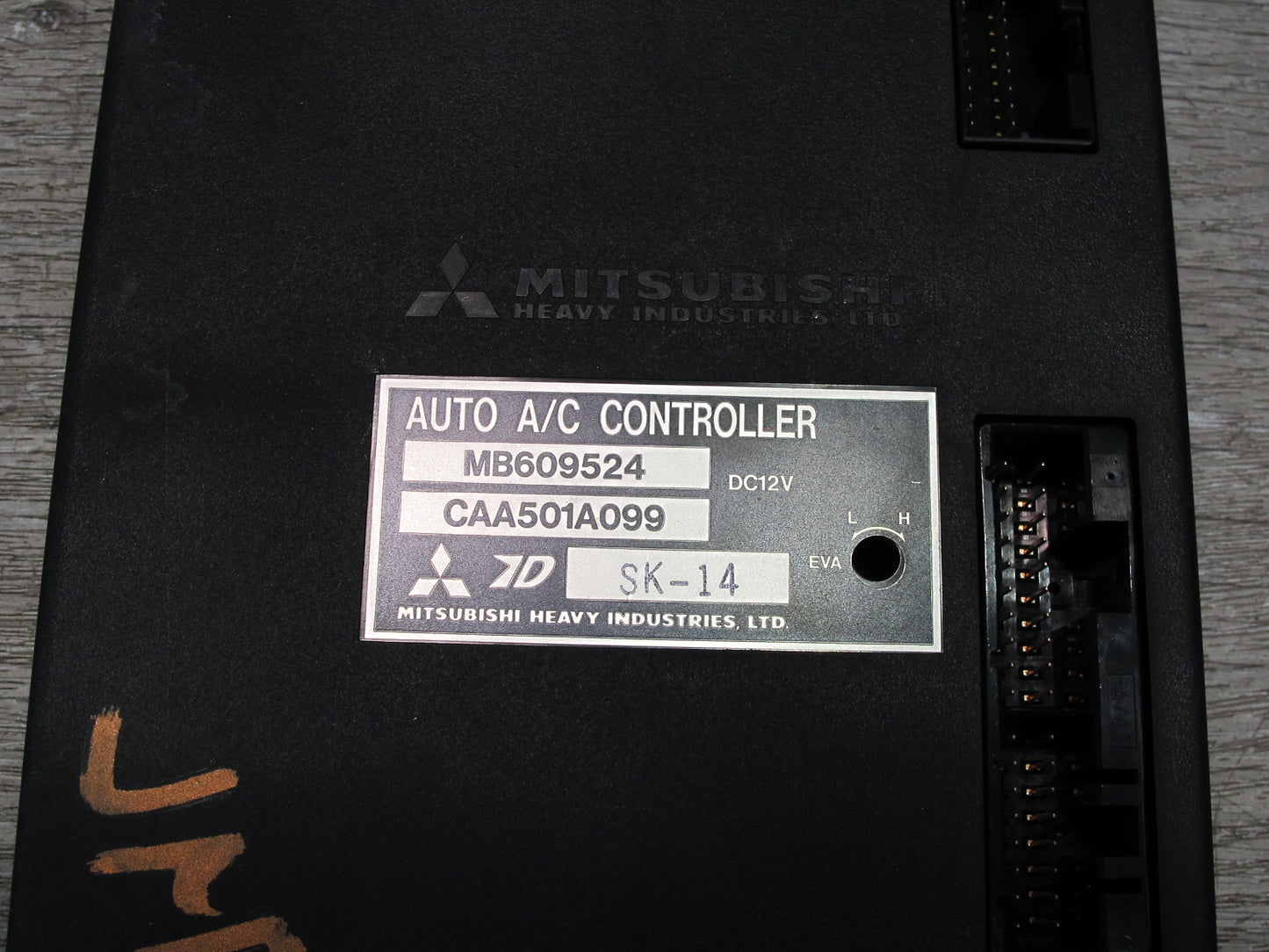 1991 Mitsubishi 3000GT Temperature Heater Control Module MB609524 OEM