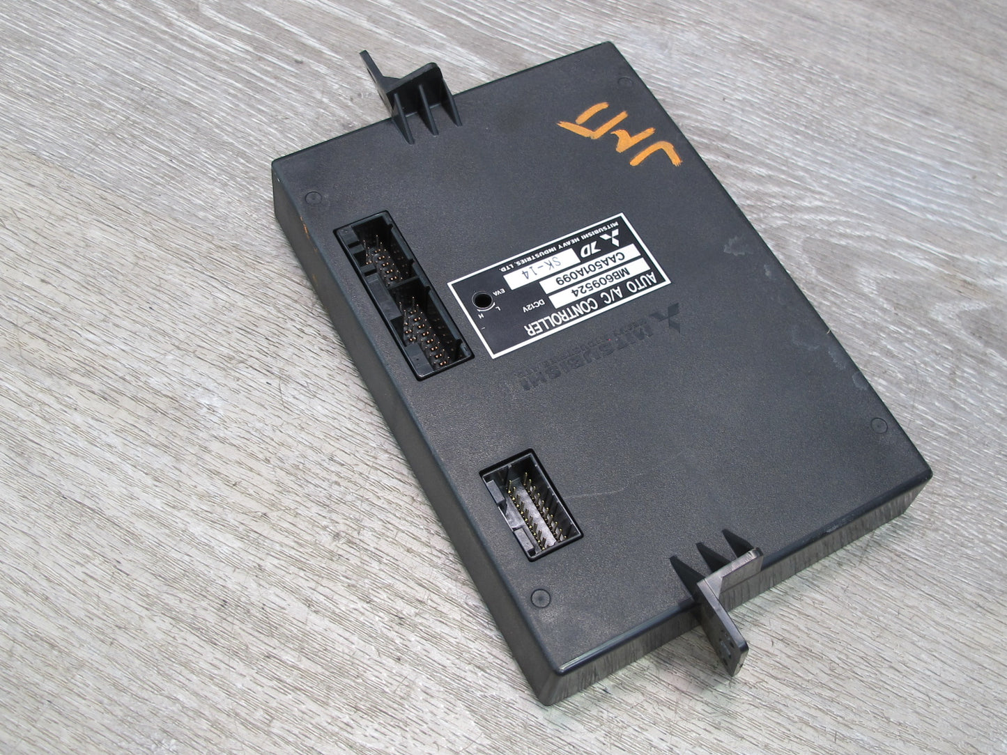 1991 Mitsubishi 3000GT Temperature Heater Control Module MB609524 OEM