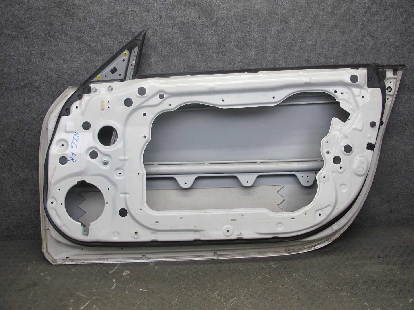 04-09 Nissan 350Z Z33 Convertible Right Passenger Door Shell Panel White OEM