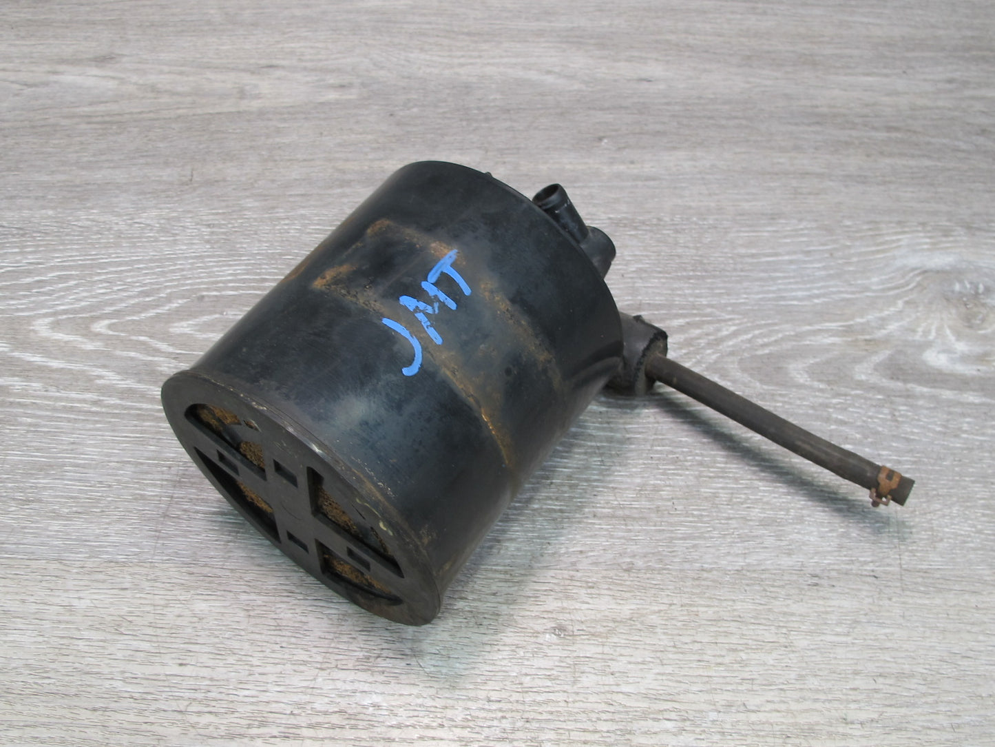 91-93 Mitsubishi 3000GT Fuel Evap Vapor Charcoal Emission Canister OEM