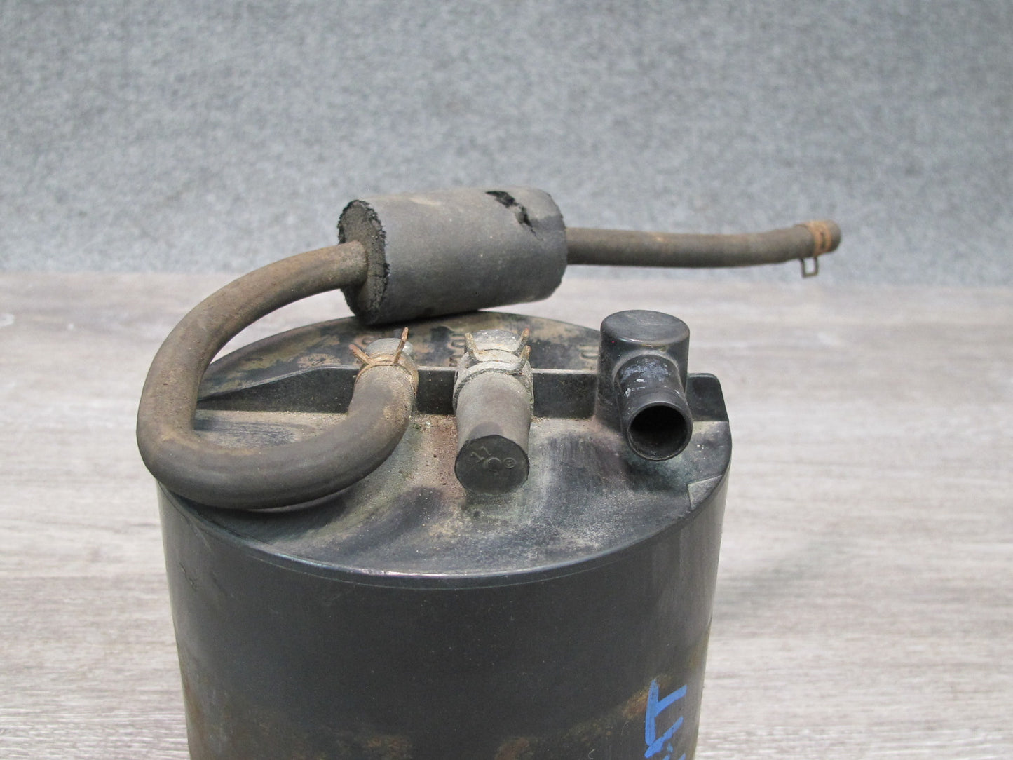 91-93 Mitsubishi 3000GT Fuel Evap Vapor Charcoal Emission Canister OEM