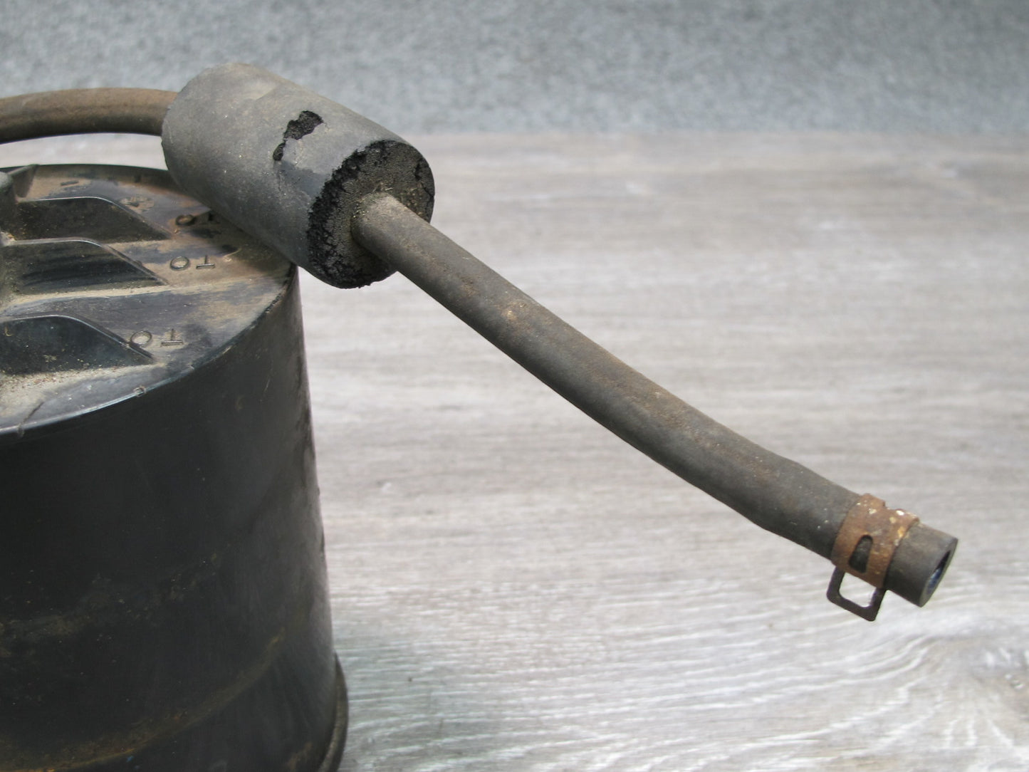 91-93 Mitsubishi 3000GT Fuel Evap Vapor Charcoal Emission Canister OEM